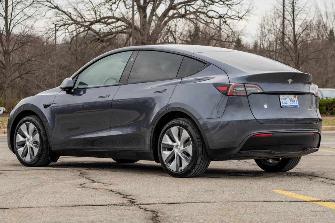 2023 Tesla Model Y - Image 4 of 31