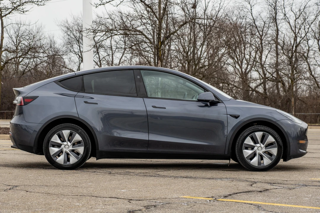 2023 Tesla Model Y - Image 11 of 31