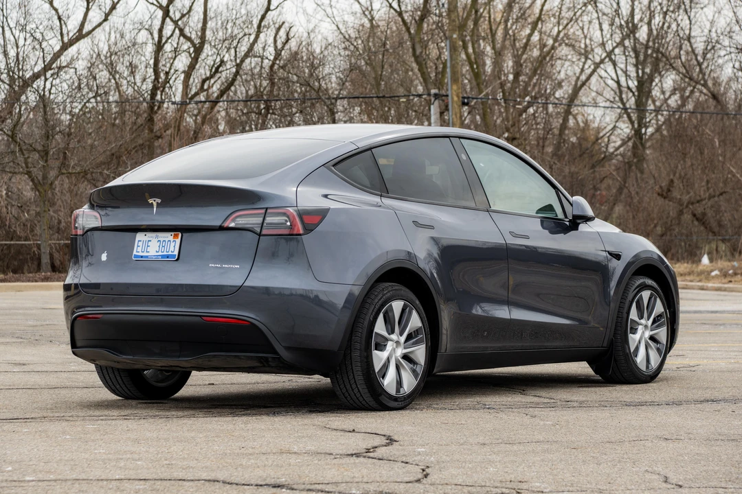 2023 Tesla Model Y - Image 10 of 31