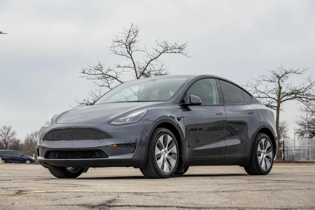 2023 Tesla Model Y - Image 8 of 31