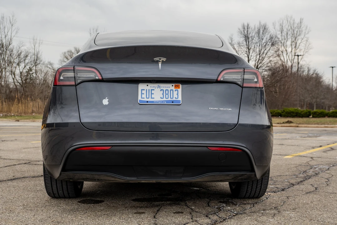 2023 Tesla Model Y - Image 9 of 31