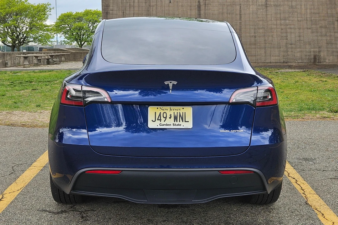 2023 Tesla Model Y - Image 5 of 31