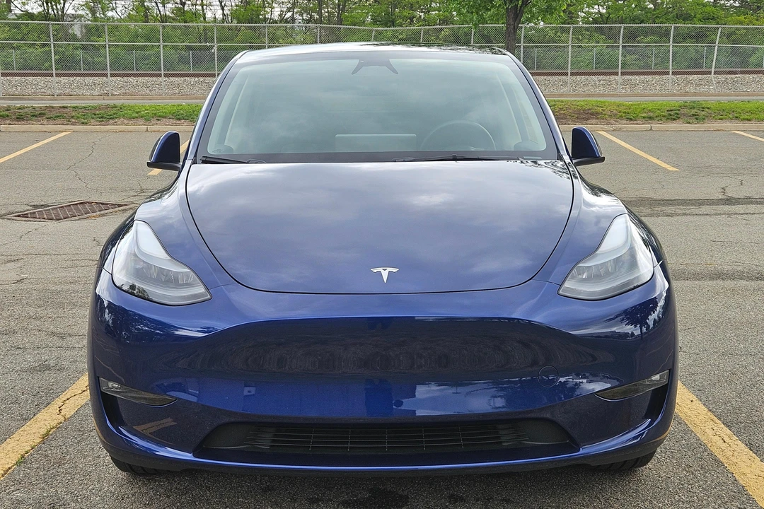 2023 Tesla Model Y - Image 2 of 31