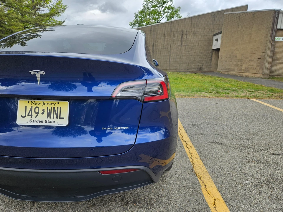 2023 Tesla Model Y - Image 28 of 31