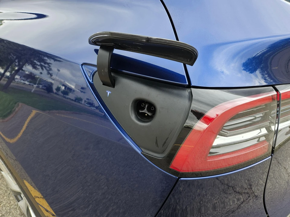 2023 Tesla Model Y - Image 24 of 31