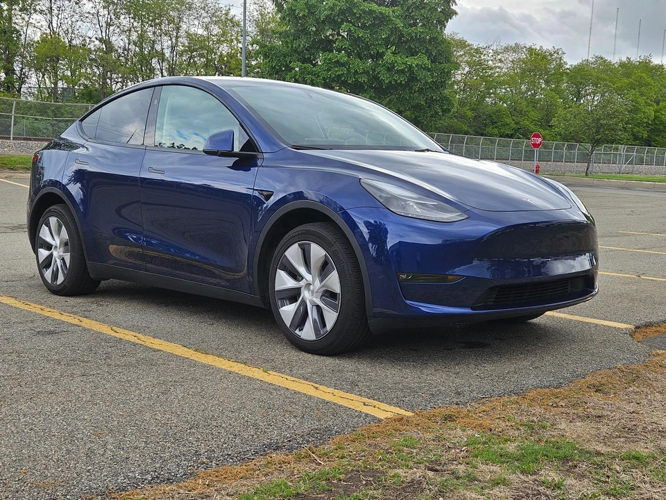 2023 Tesla Model Y - Image 16 of 31
