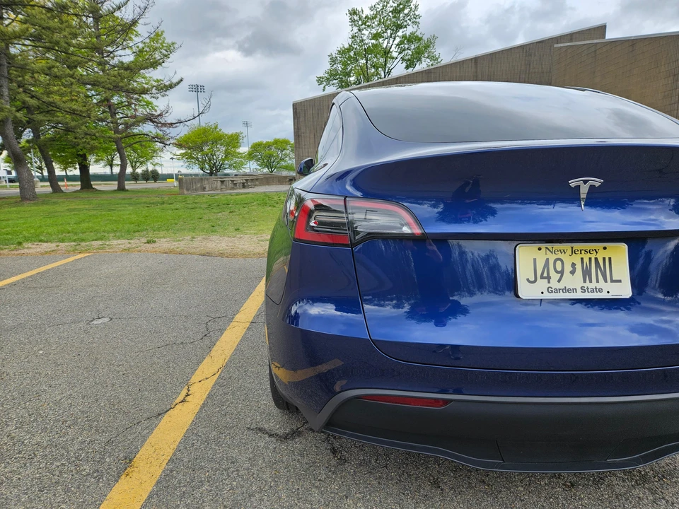 2023 Tesla Model Y - Image 25 of 31