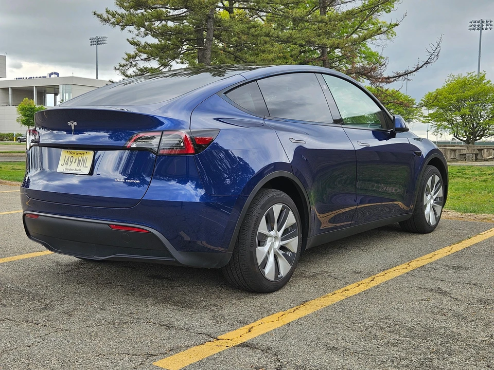 2023 Tesla Model Y - Image 14 of 31