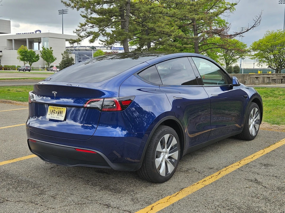 2023 Tesla Model Y - Image 13 of 31
