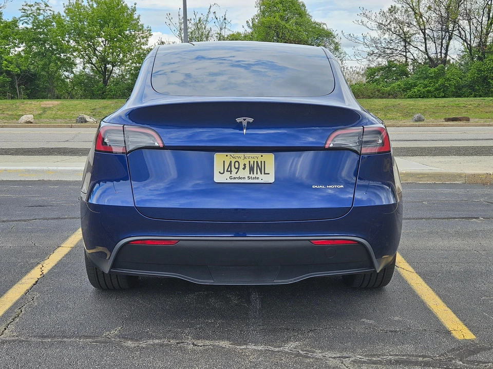 2023 Tesla Model Y - Image 12 of 31