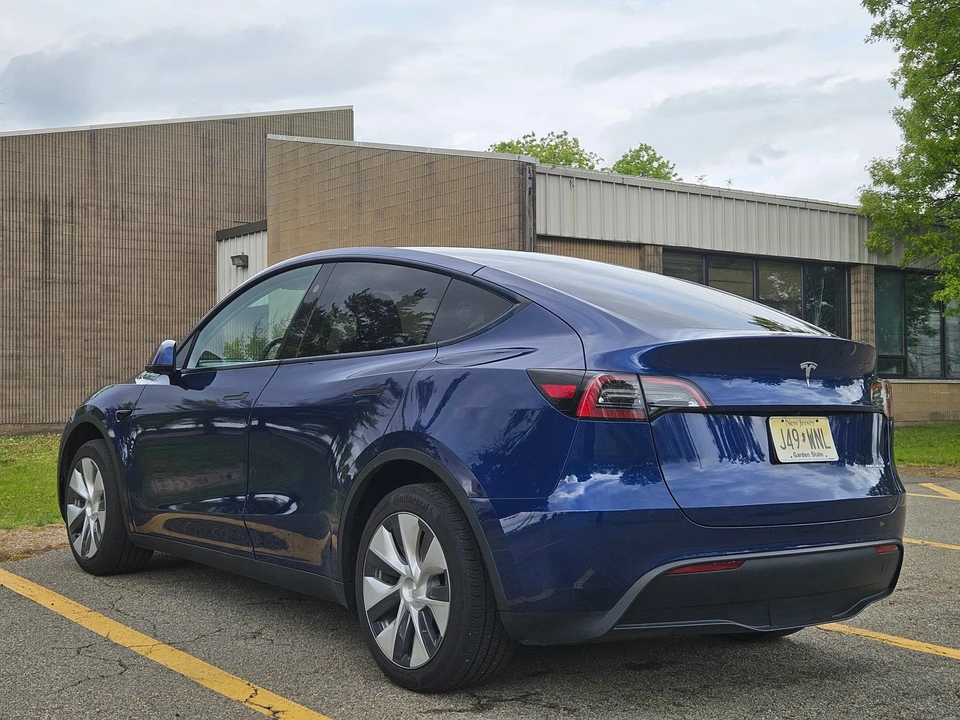 2023 Tesla Model Y - Image 10 of 31