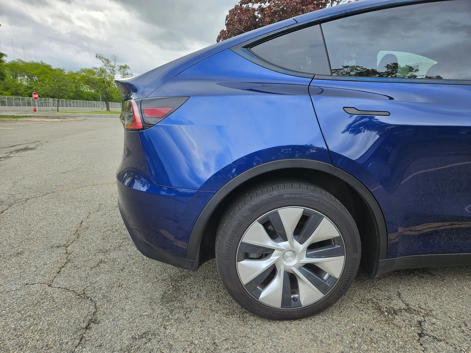 2023 Tesla Model Y - Image 29 of 31