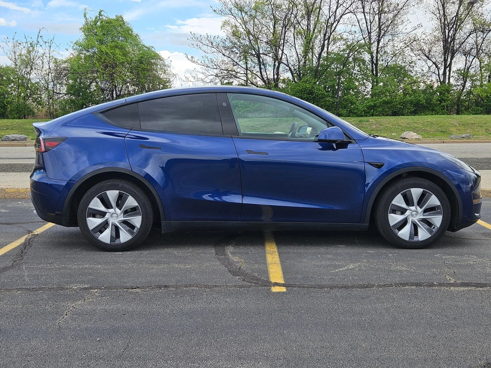 2023 Tesla Model Y - Image 15 of 31