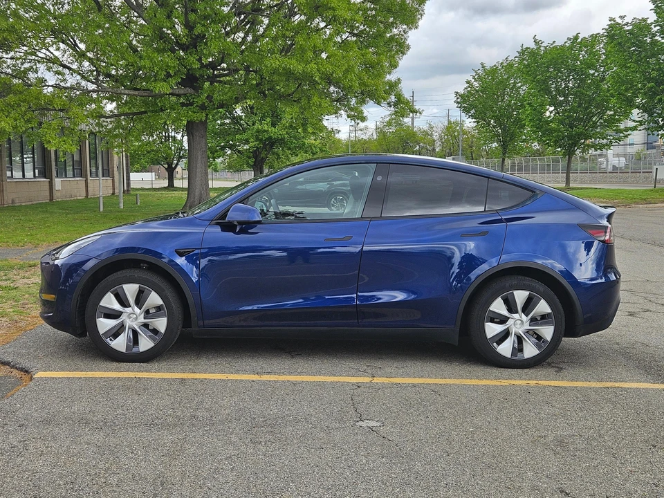 2023 Tesla Model Y - Image 8 of 31