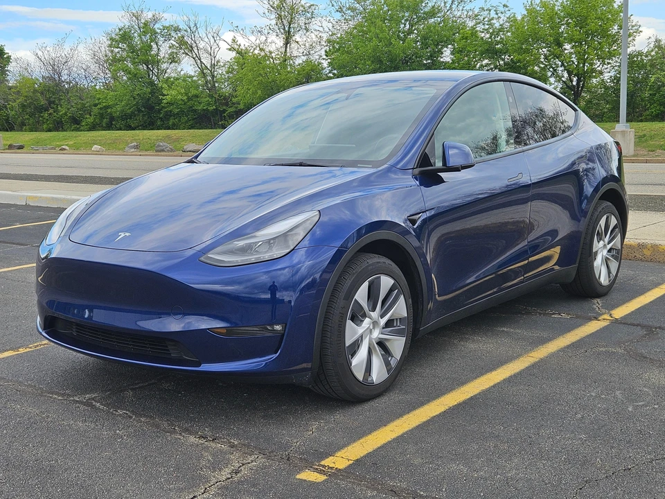 2023 Tesla Model Y - Image 7 of 31