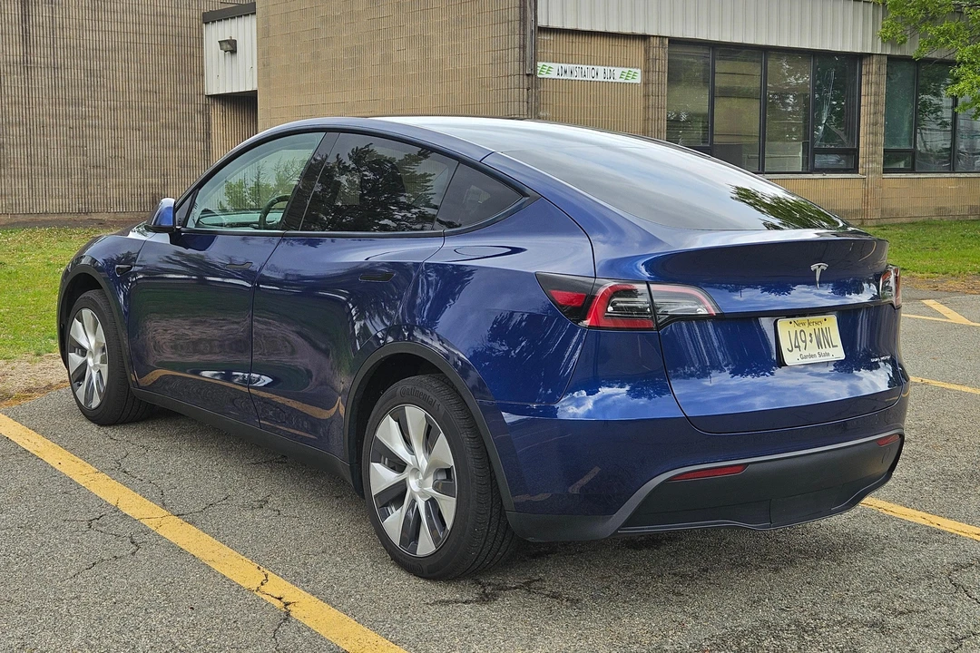 2023 Tesla Model Y - Image 4 of 31