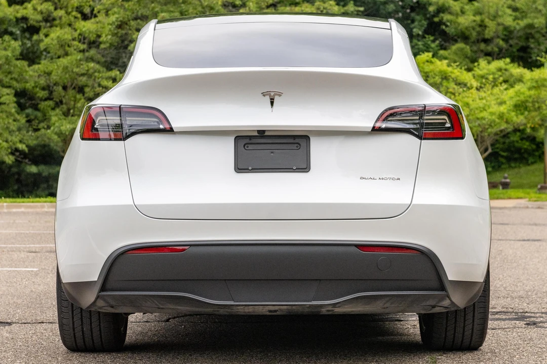 2023 Tesla Model Y - Image 5 of 31