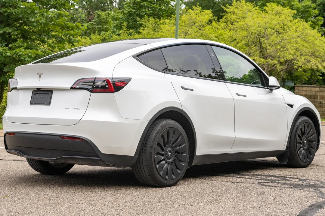 2023 Tesla Model Y - Image 4 of 31