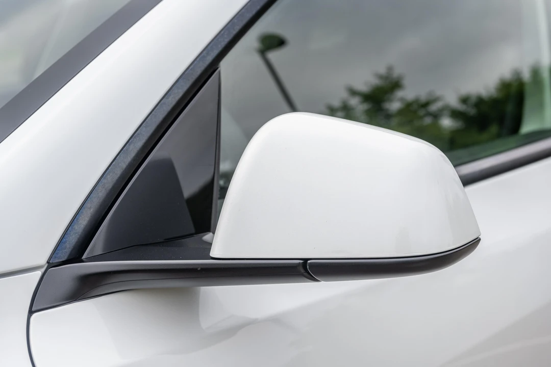 2023 Tesla Model Y - Image 24 of 31