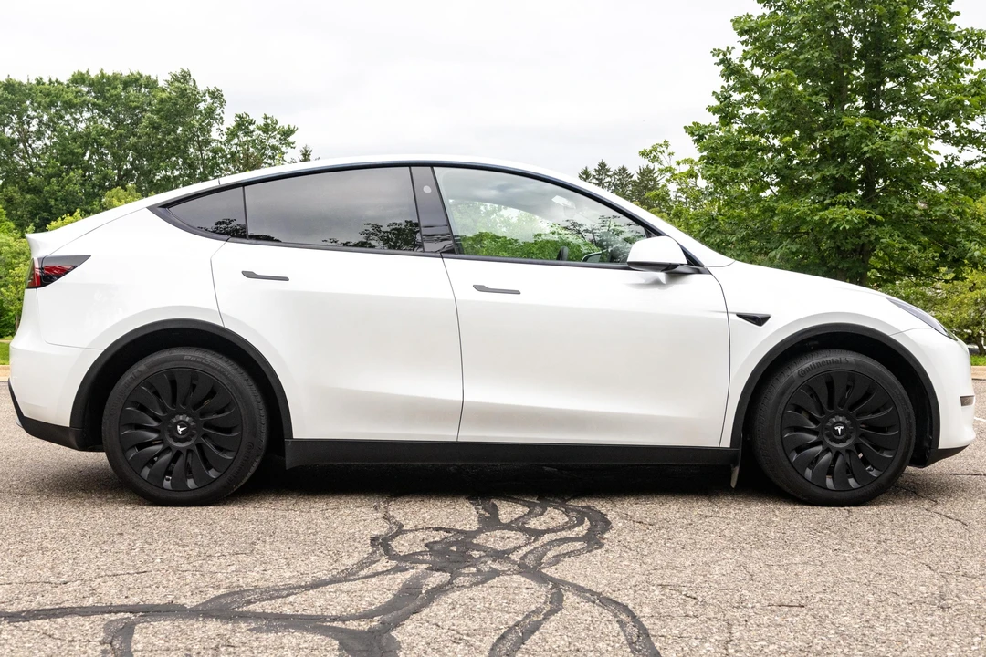 2023 Tesla Model Y - Image 3 of 31