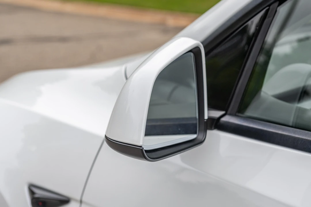 2023 Tesla Model Y - Image 25 of 31