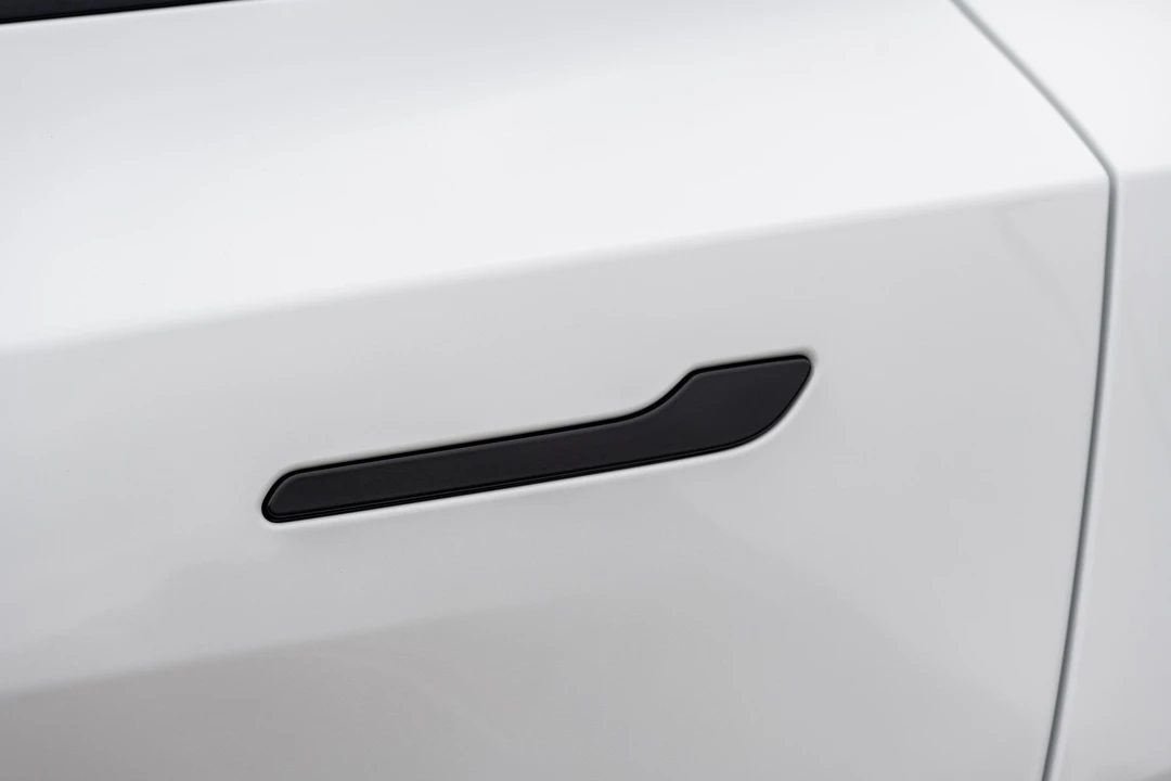 2023 Tesla Model Y - Image 27 of 31
