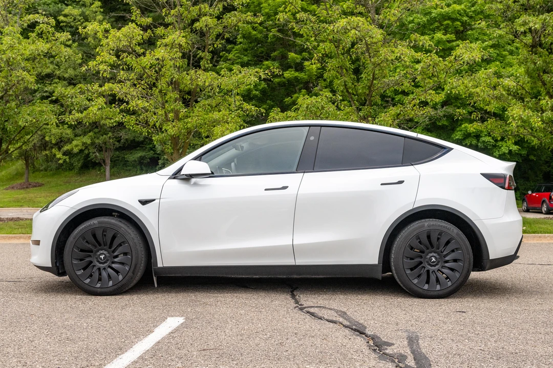 2023 Tesla Model Y - Image 7 of 31