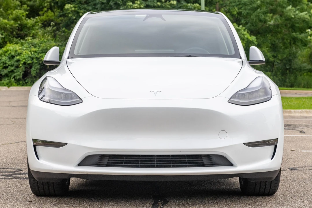 2023 Tesla Model Y - Image 2 of 31