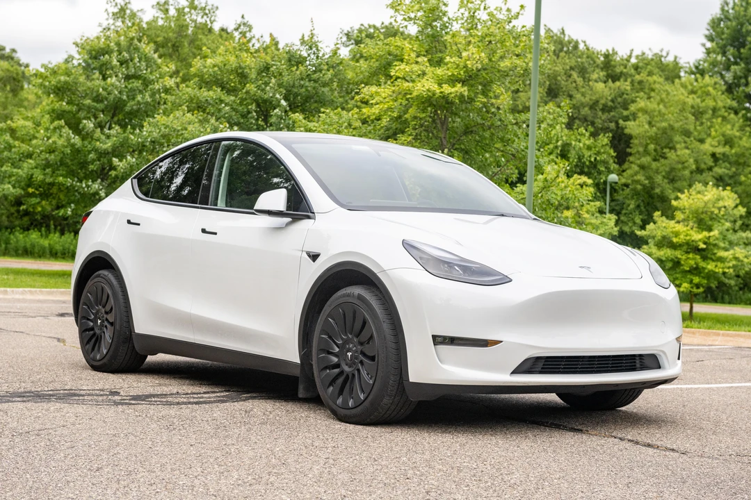 2023 Tesla Model Y - Image 9 of 31