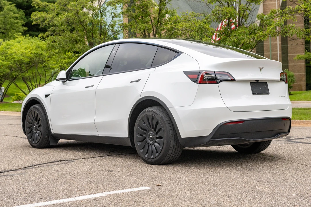 2023 Tesla Model Y - Image 8 of 31