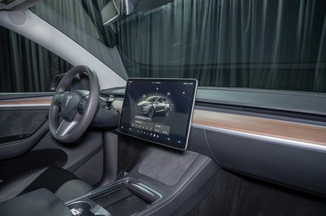 2023 Tesla Model Y - Image 14 of 19