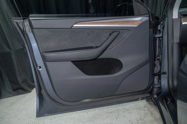 2023 Tesla Model Y - Image 9 of 19