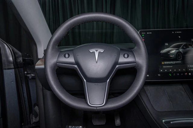 2023 Tesla Model Y - Image 18 of 19