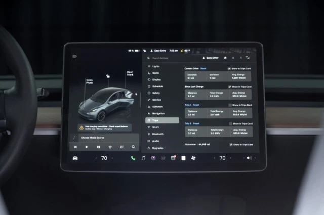 2023 Tesla Model Y - Image 15 of 19