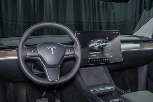 2023 Tesla Model Y - Image 17 of 19