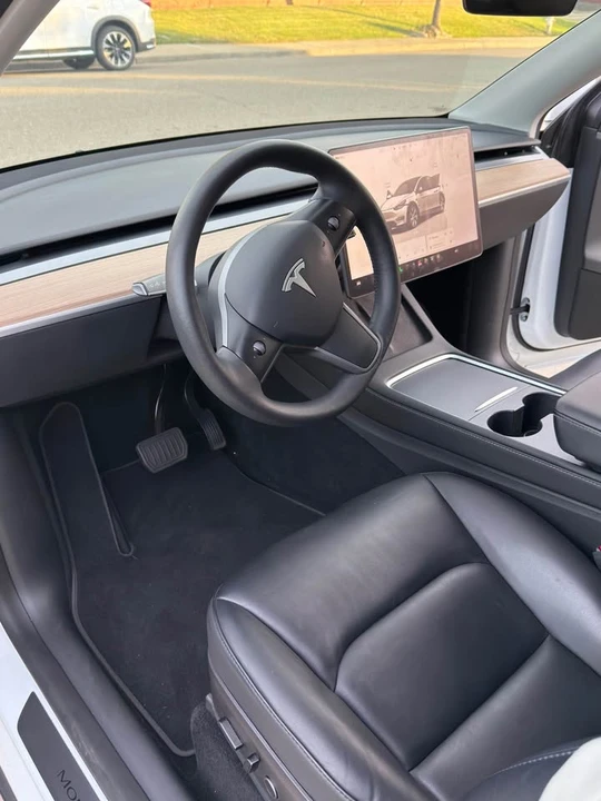 2023 Tesla Model Y - Image 4 of 11