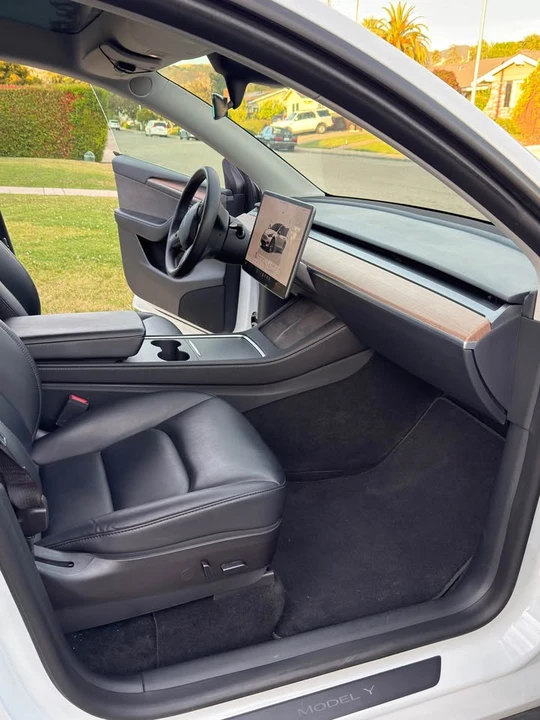 2023 Tesla Model Y - Image 3 of 11