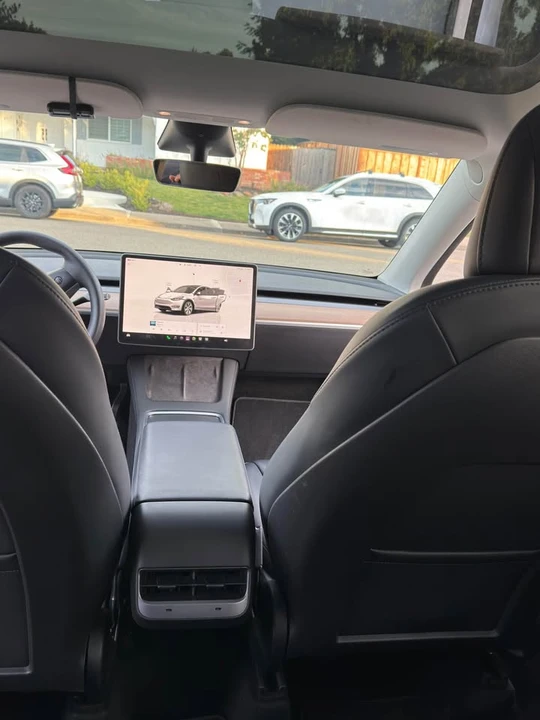 2023 Tesla Model Y - Image 2 of 11