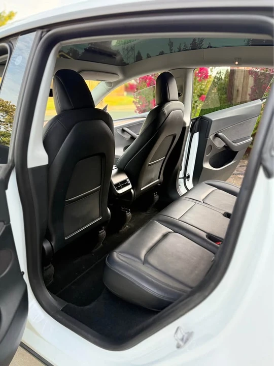 2023 Tesla Model Y - Image 7 of 11