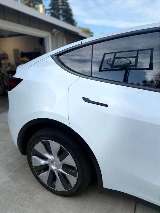 2023 Tesla Model Y - Image 6 of 11
