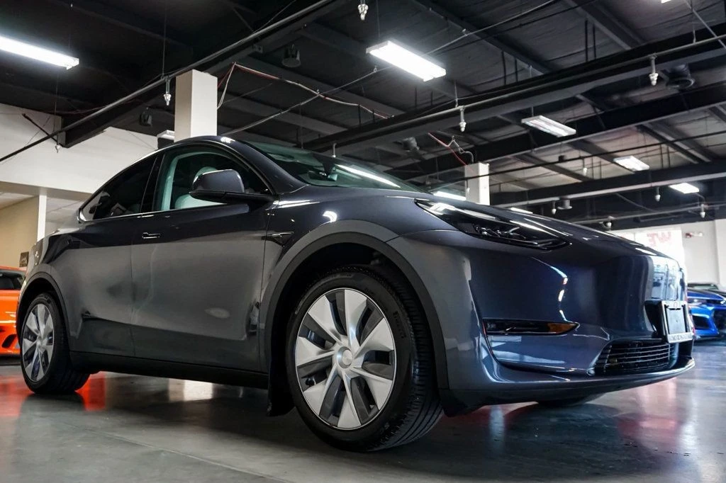 2023 Tesla Model Y - Image 2 of 12