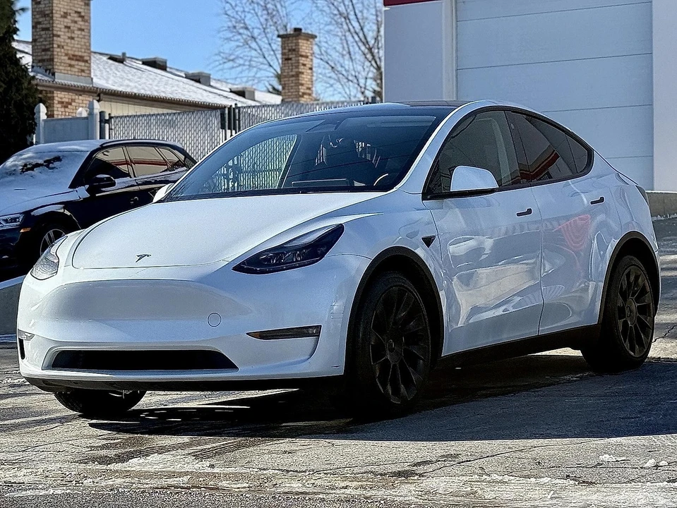 2023 Tesla Model Y - Image 3 of 21