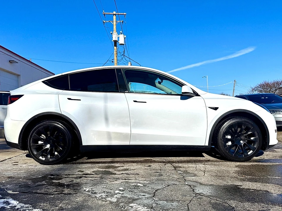 2023 Tesla Model Y - Image 8 of 21