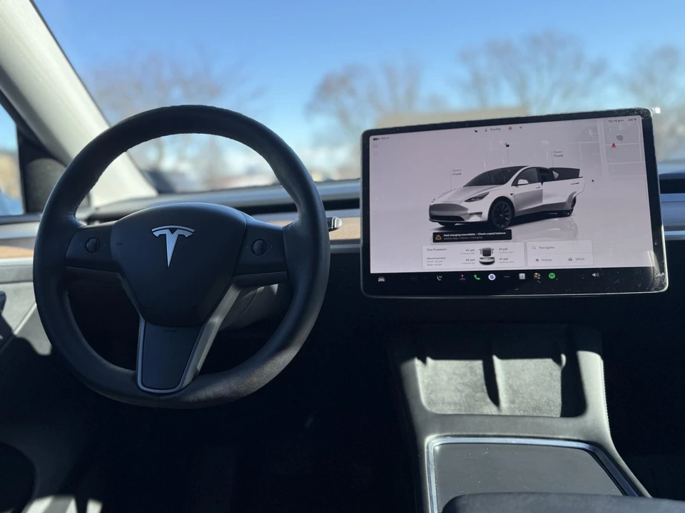 2023 Tesla Model Y - Image 19 of 21