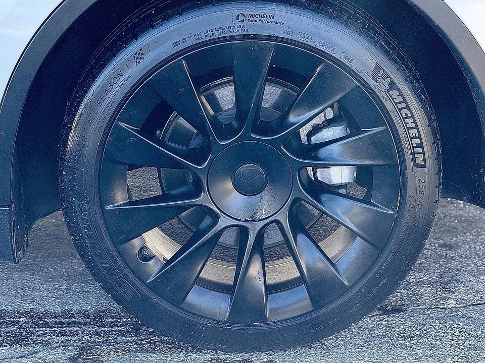 2023 Tesla Model Y - Image 10 of 21