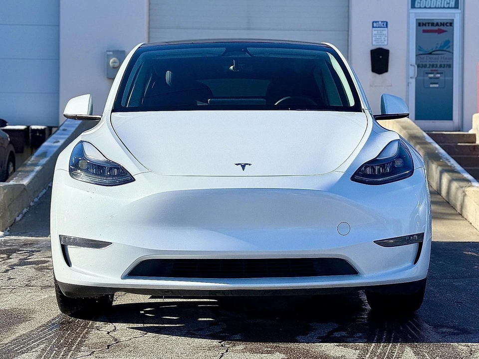 2023 Tesla Model Y - Image 2 of 21