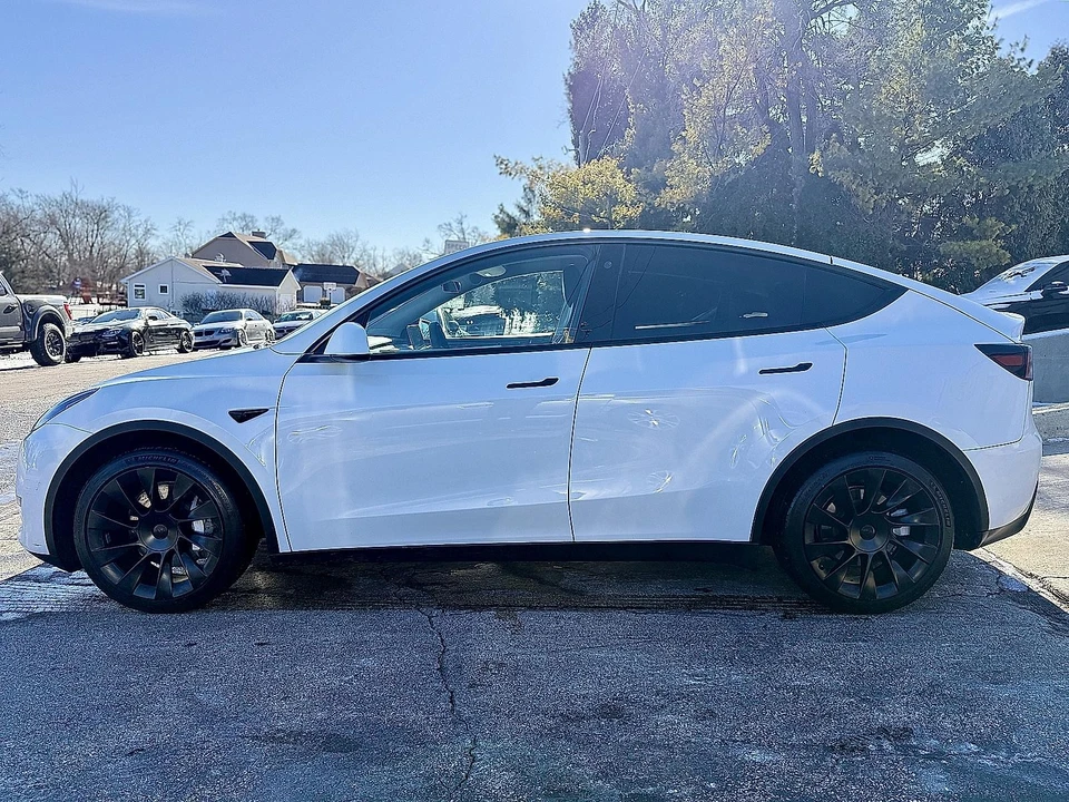 2023 Tesla Model Y - Image 6 of 21