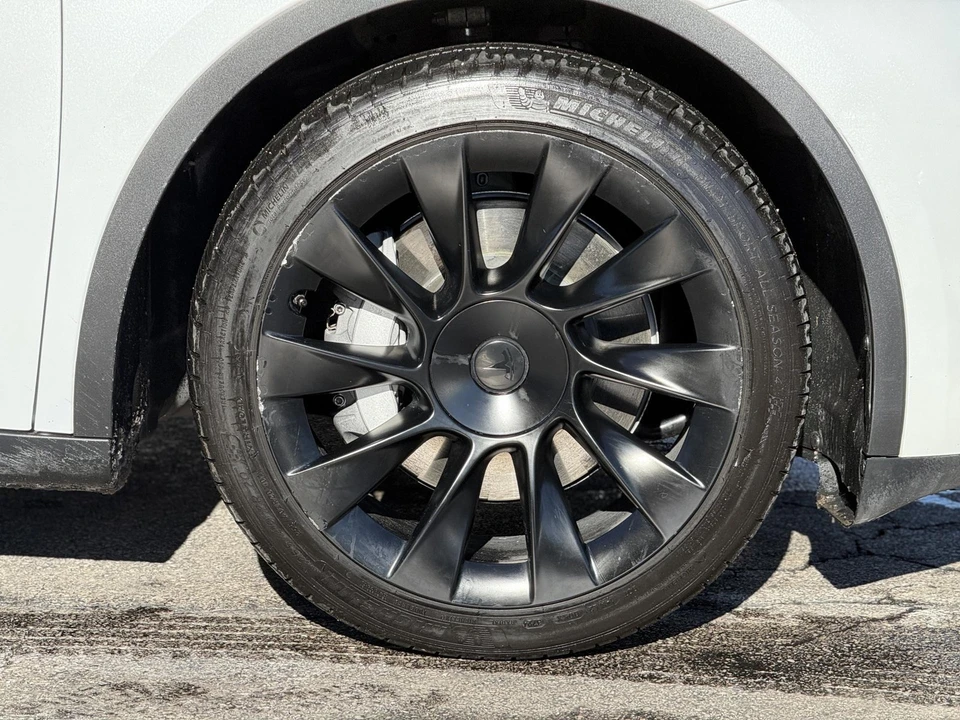 2023 Tesla Model Y - Image 11 of 21