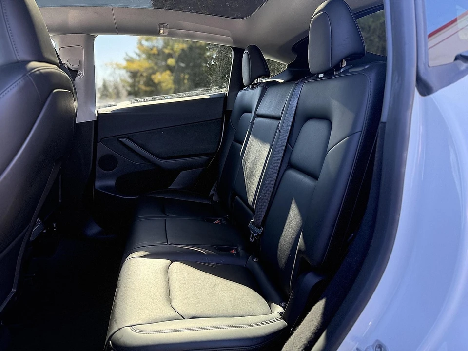 2023 Tesla Model Y - Image 18 of 21