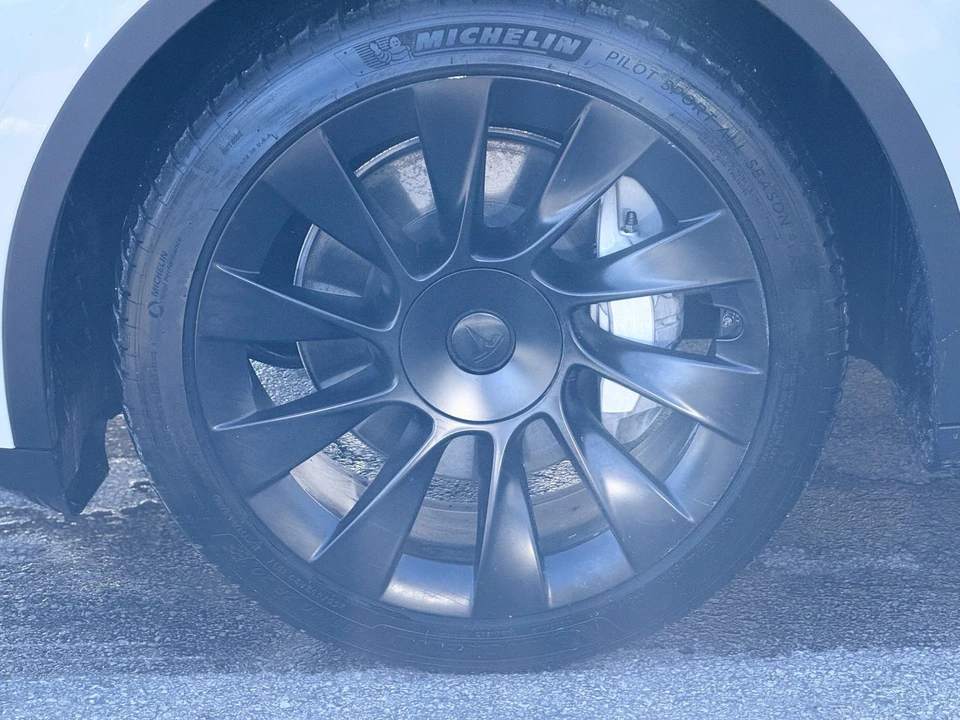 2023 Tesla Model Y - Image 10 of 21